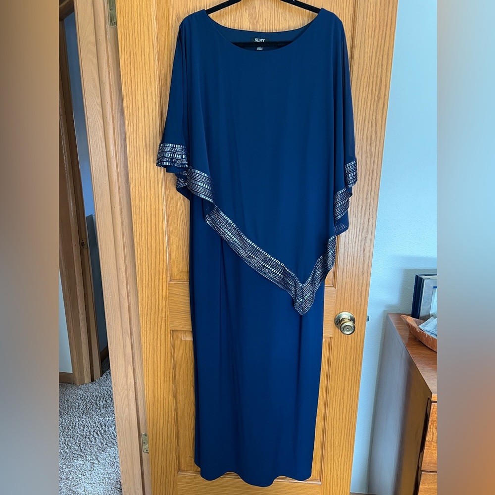 SLNY floor length Navy gown with Silver embroidery details size 20W.